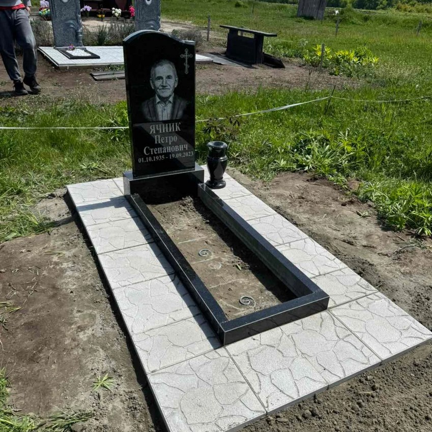 Пам'ятник з граніту