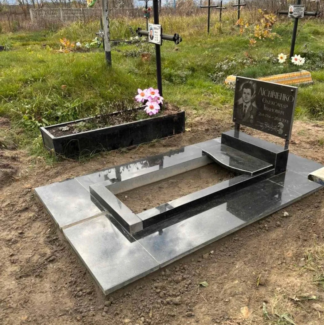 Пам'ятник з граніту