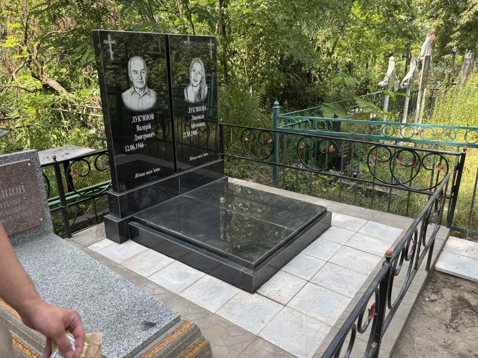Пам'ятник з граніту
