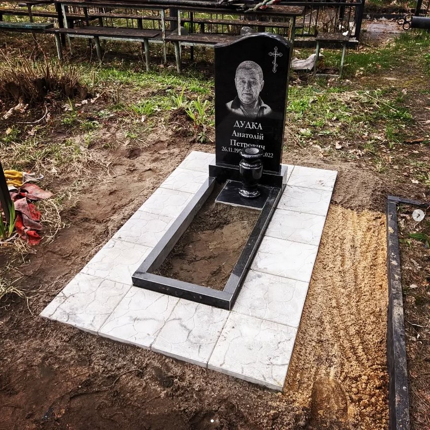 Пам'ятник з граніту