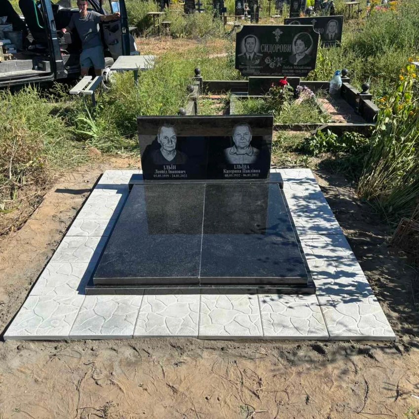 Пам'ятник з граніту