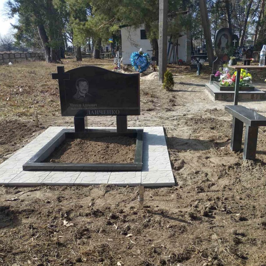 Пам'ятник з граніту